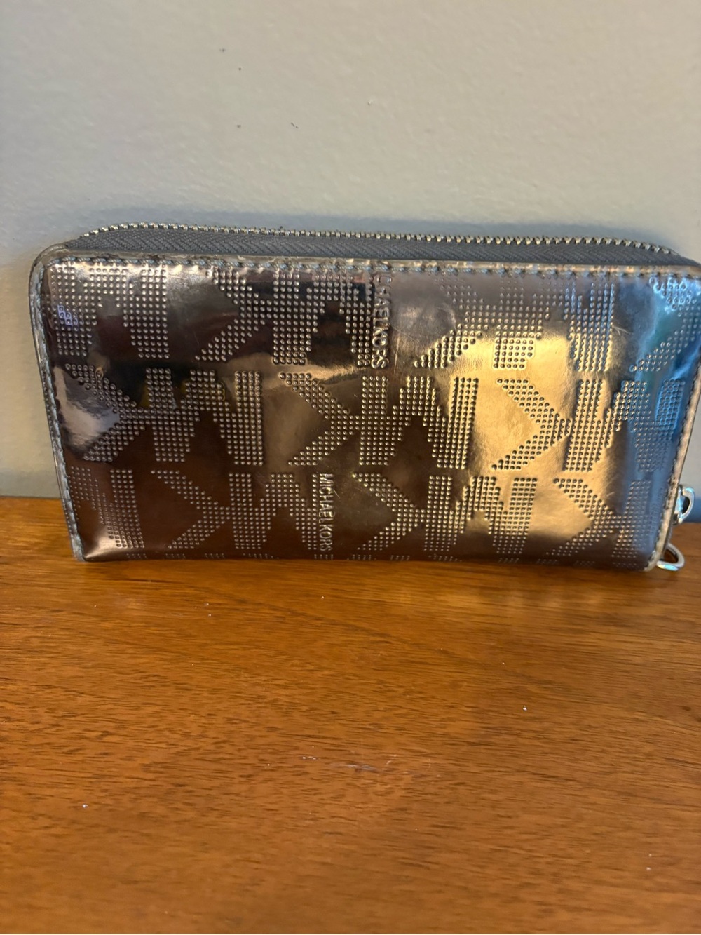 Michael Kors Shiny Silver MK Logo Zip Wallet - Picture 3 of 5